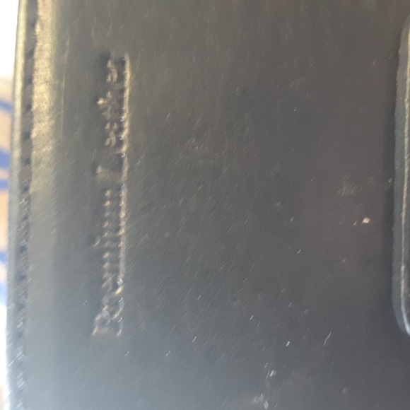 Rolfs black leather money clip with 2 slots for cards. - Picture 4 of 8